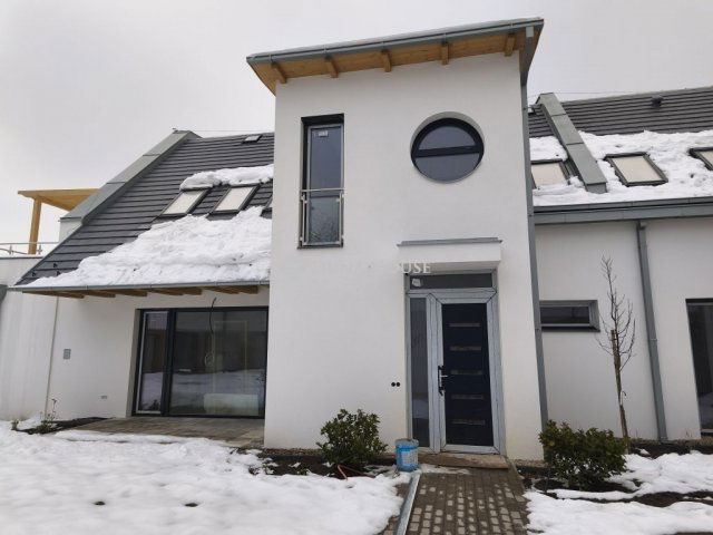 Eladó téglalakás, Kecskeméten 177 M Ft, 1+3 szobás