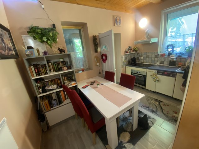 Eladó családi ház, Kesztölcön 24.9 M Ft, 1 szobás