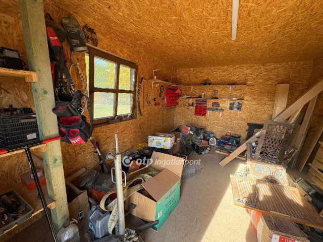 Eladó családi ház, Gombán 199.9 M Ft, 4 szobás