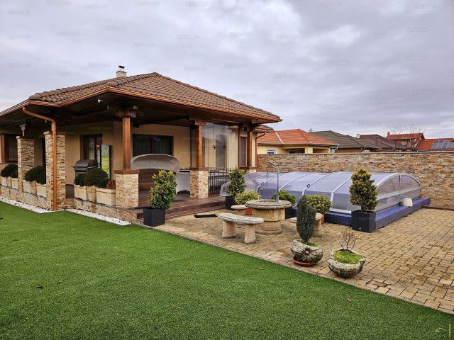 Eladó családi ház, Arnóton 165 M Ft, 4 szobás