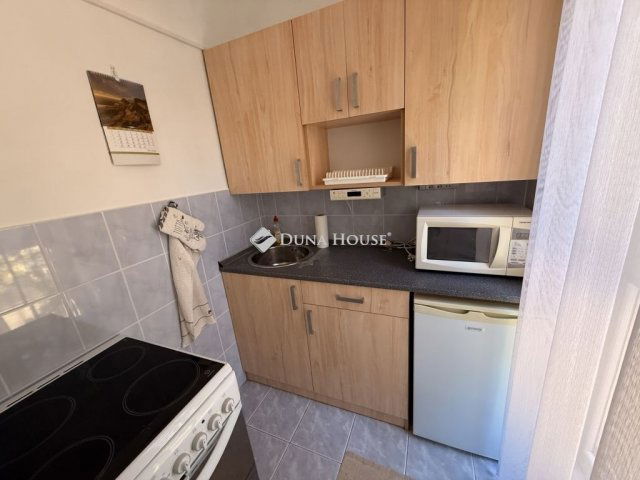 Eladó panellakás, Pécsett 34.9 M Ft, 1 szobás