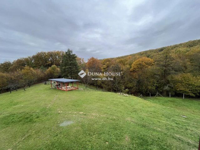 Eladó családi ház, Komlón 109 M Ft, 6 szobás