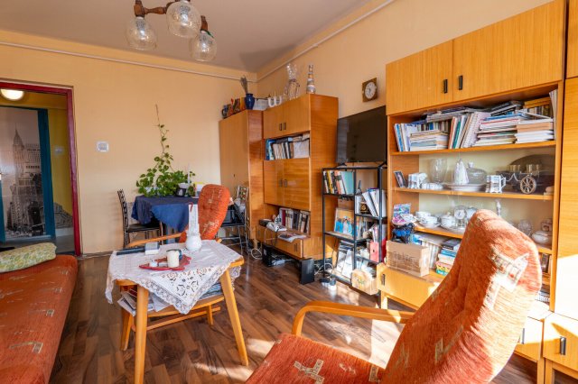 Eladó panellakás, Szegeden 44.98 M Ft, 1+2 szobás