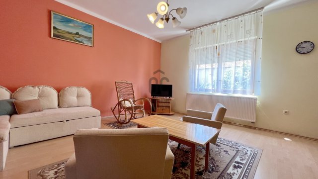 Eladó családi ház, Szekszárdon 80 M Ft, 4 szobás