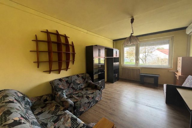 Eladó panellakás, Oroszlányban 35.99 M Ft, 2 szobás