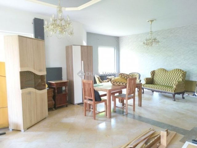 Eladó családi ház, Dunaharasztin 129 M Ft, 9 szobás