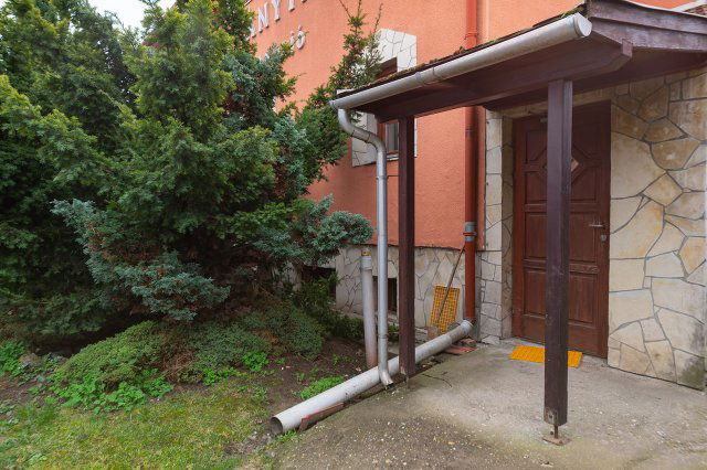 Eladó családi ház, Erdőkertesen 174.9 M Ft, 10 szobás