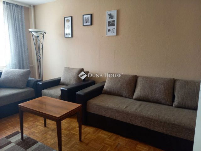 Eladó panellakás, Tiszaújvárosban, Barcsay Jenő téren 24.9 M Ft