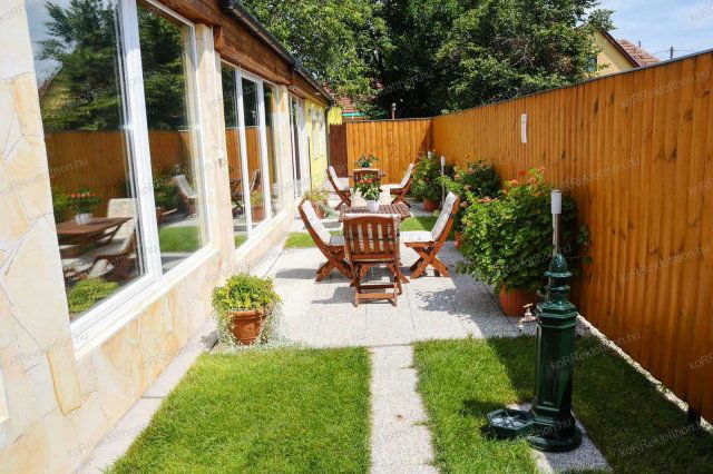 Eladó hotel, Jászberényben 93 M Ft, 6 szobás
