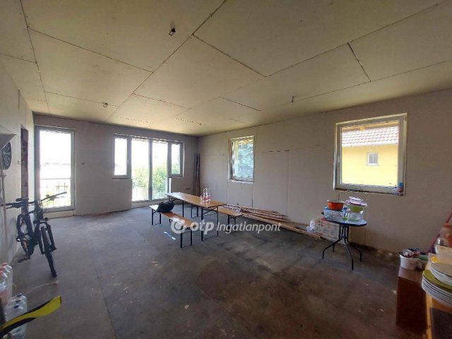 Eladó családi ház, Martonvásáron 87 M Ft, 3 szobás