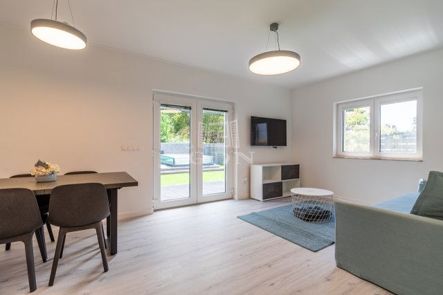 Eladó családi ház, Balatonföldváron 395 M Ft, 15 szobás