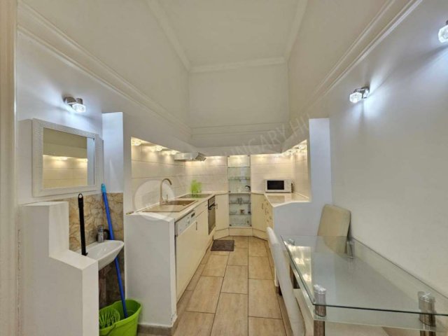 Kiadó téglalakás, albérlet, VI. kerületben, Podmaniczky utcában