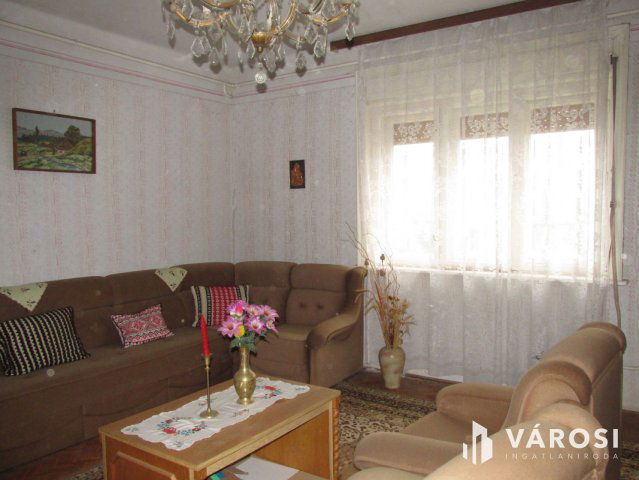 Eladó családi ház, Érsekvadkerten 29.9 M Ft, 4 szobás