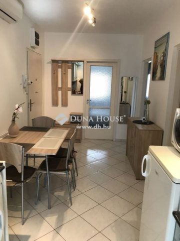 Eladó téglalakás, Balatonalmádiban 64.9 M Ft, 3 szobás