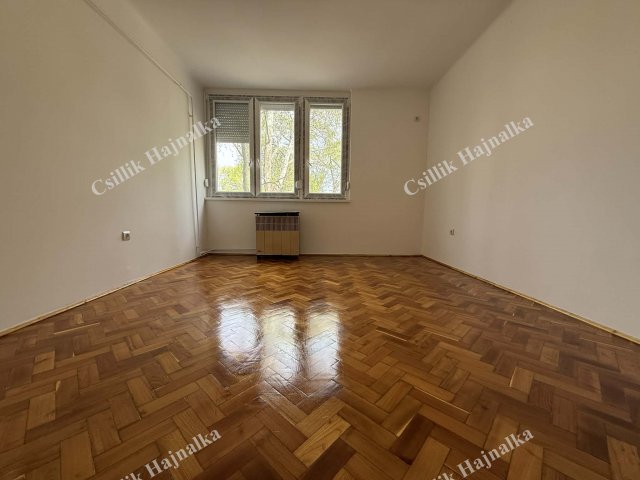 Eladó téglalakás, Szolnokon, Várkonyi István téren 29.9 M Ft