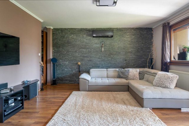 Eladó családi ház, Zsámbékon 169.9 M Ft, 5 szobás