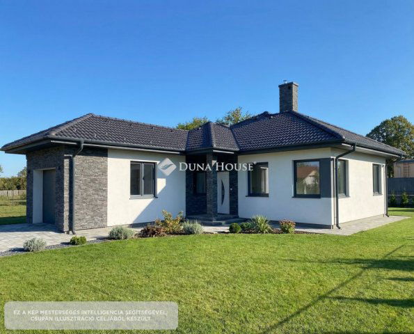 Eladó családi ház, Tasson 65 M Ft, 4 szobás