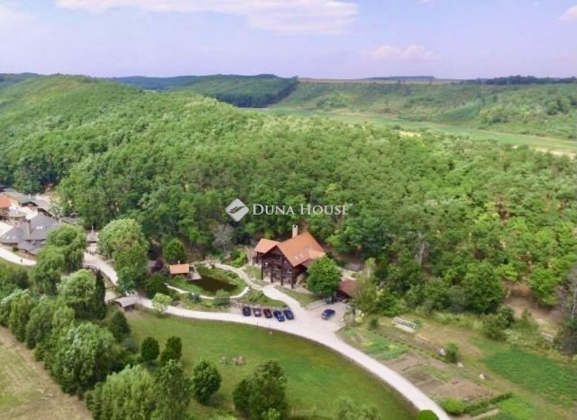Eladó családi ház, Nőtincsen 1276.74 M Ft, 8 szobás