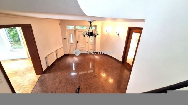 Eladó családi ház, Budapesten, II. kerületben 239.9 M Ft