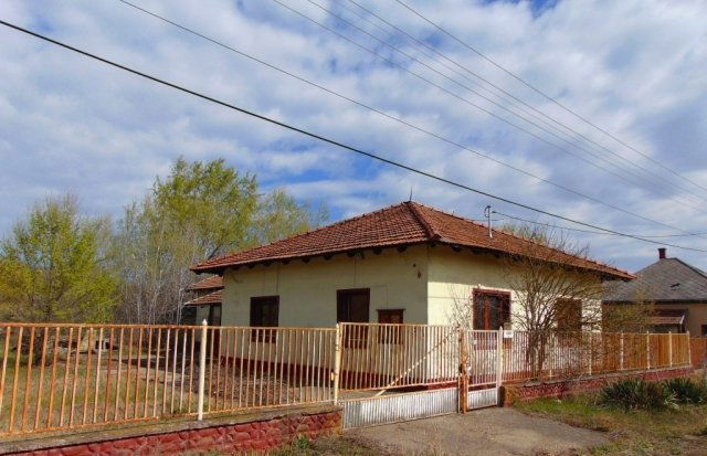 Eladó családi ház, Törtelen, Kőrösi úton 22.21 M Ft, 2 szobás