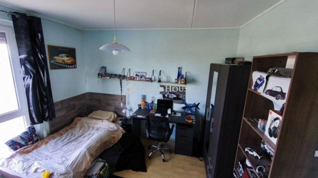 Eladó panellakás, Pécsett 40.5 M Ft, 2 szobás