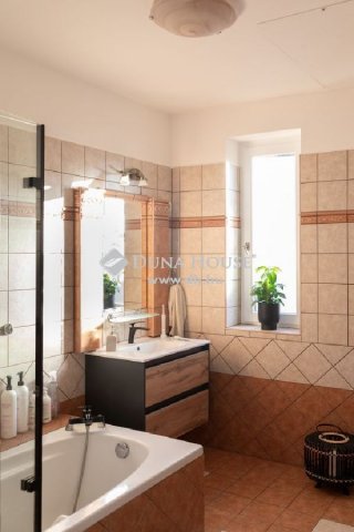 Eladó téglalakás, Mohácson 79.9 M Ft, 4 szobás