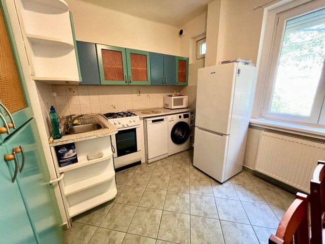 Kiadó téglalakás, albérlet, Pécsett 180 E Ft / hó, 2 szobás
