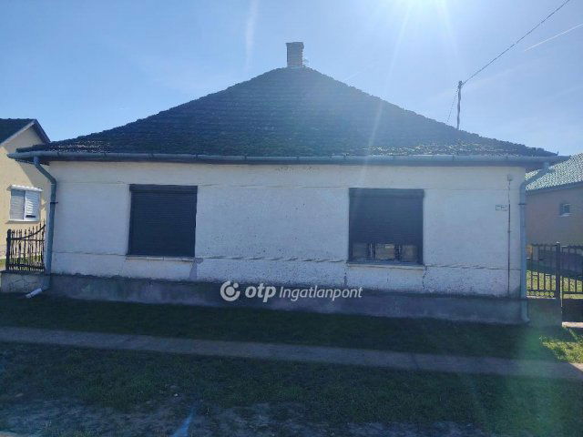 Eladó családi ház, Kölcsén 9.65 M Ft, 2 szobás