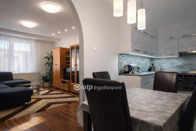 Eladó téglalakás, Tapolcán 66 M Ft, 3 szobás