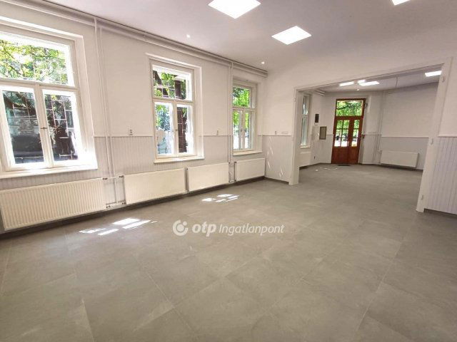 Kiadó üzlethelyiség, Csongrádon 300 E Ft / hó, 3+1 szobás