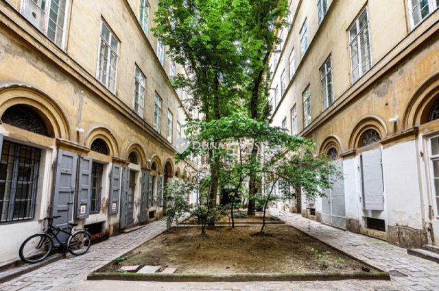 Eladó téglalakás, Budapesten, V. kerületben 164.5 M Ft, 2 szobás