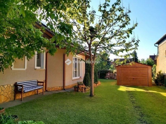 Eladó családi ház, Kecskeméten 130 M Ft, 4+1 szobás