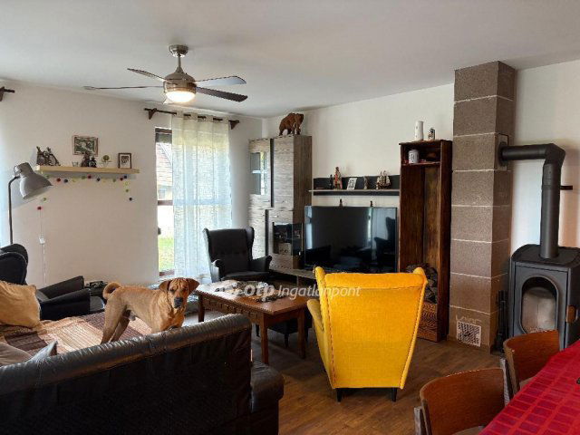 Eladó családi ház, Gombán 199.9 M Ft, 4 szobás