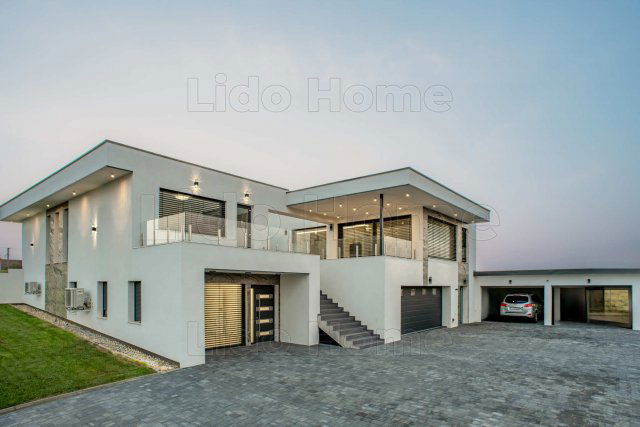 Eladó családi ház, Hévízen 780 M Ft, 6 szobás