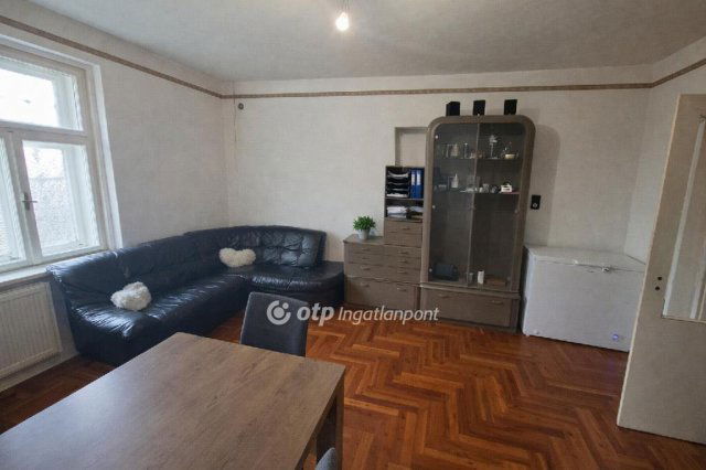 Eladó családi ház, Csongrádon 32 M Ft, 3+1 szobás