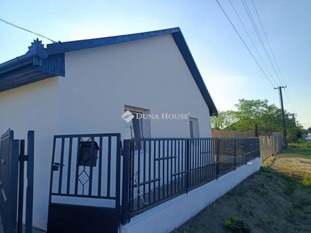 Eladó családi ház, Tápiószentmártonon 38.9 M Ft, 4 szobás