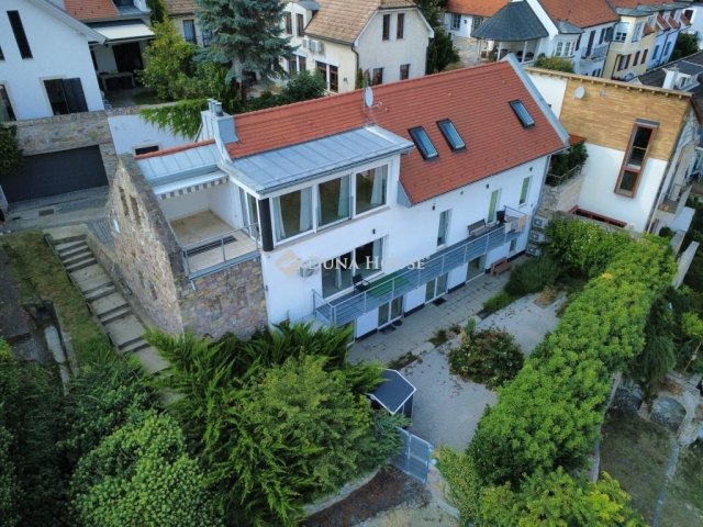 Eladó családi ház, Szentendrén 350 M Ft, 5 szobás