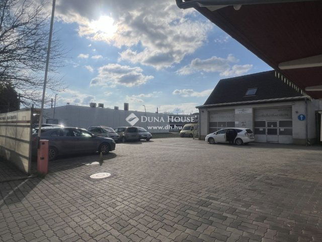 Eladó üzlethelyiség, Dunaújvárosban 169 M Ft
