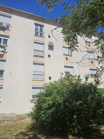 Eladó téglalakás, Pápán 19.2 M Ft, 1 szobás