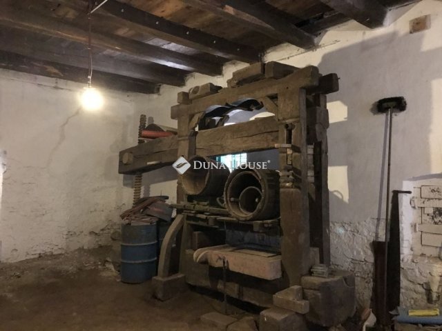 Eladó családi ház, Móron 15.9 M Ft, 1 szobás