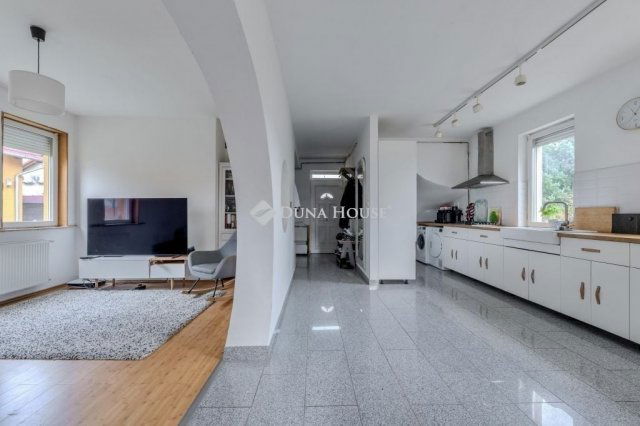 Eladó családi ház, Gödön 102.9 M Ft, 6 szobás