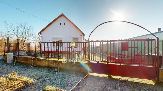 Eladó családi ház, Nyírtéten 8 M Ft, 1 szobás