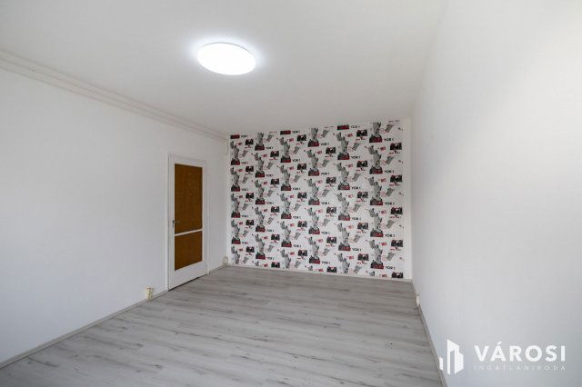 Eladó panellakás, Szegeden 36.9 M Ft, 2 szobás