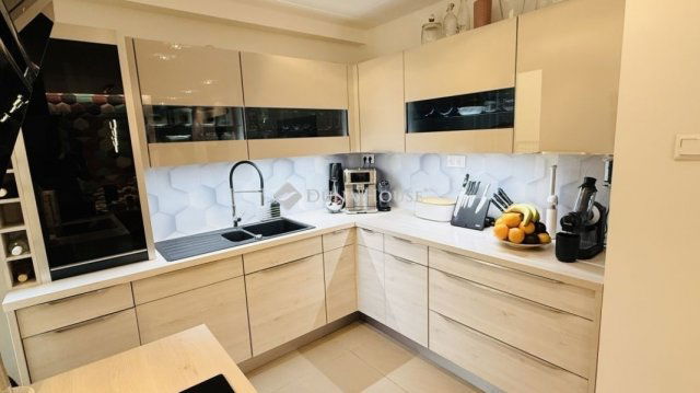 Eladó panellakás, Kecskeméten 66 M Ft, 2 szobás