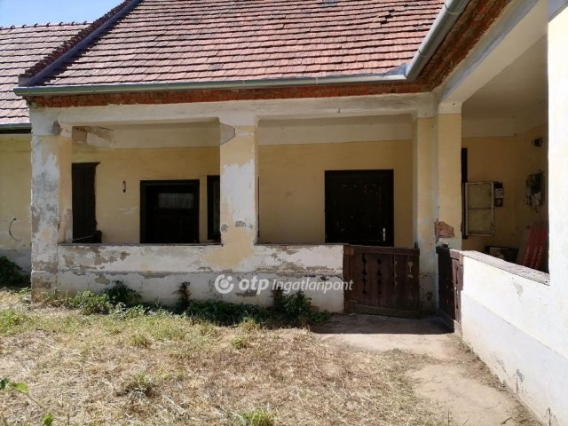 Eladó családi ház, Győrött 46.9 M Ft, 4 szobás