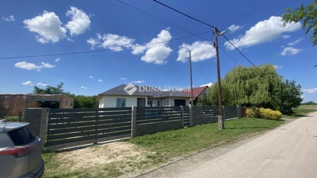 Eladó családi ház, Nagykátán 120 M Ft, 6 szobás