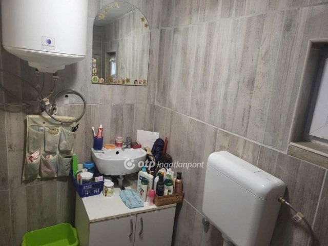 Eladó családi ház, Jászfényszarun 17.2 M Ft, 2 szobás