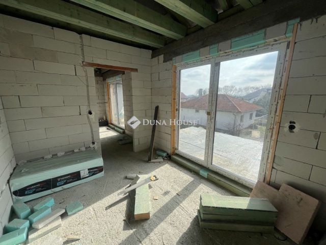 Eladó ikerház, Kakucson 105 M Ft, 4 szobás / költözzbe.hu