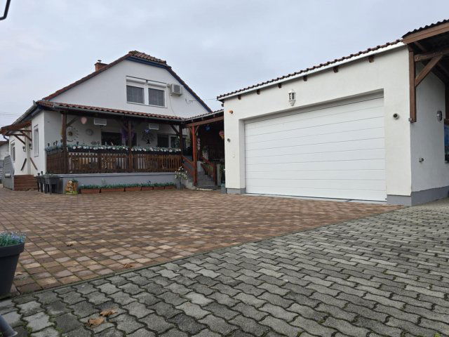 Eladó családi ház, Dombóváron 49 M Ft, 5 szobás