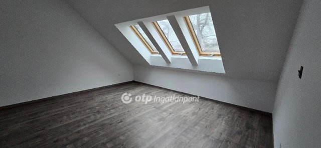 Eladó családi ház, Debrecenben 180 M Ft, 3 szobás